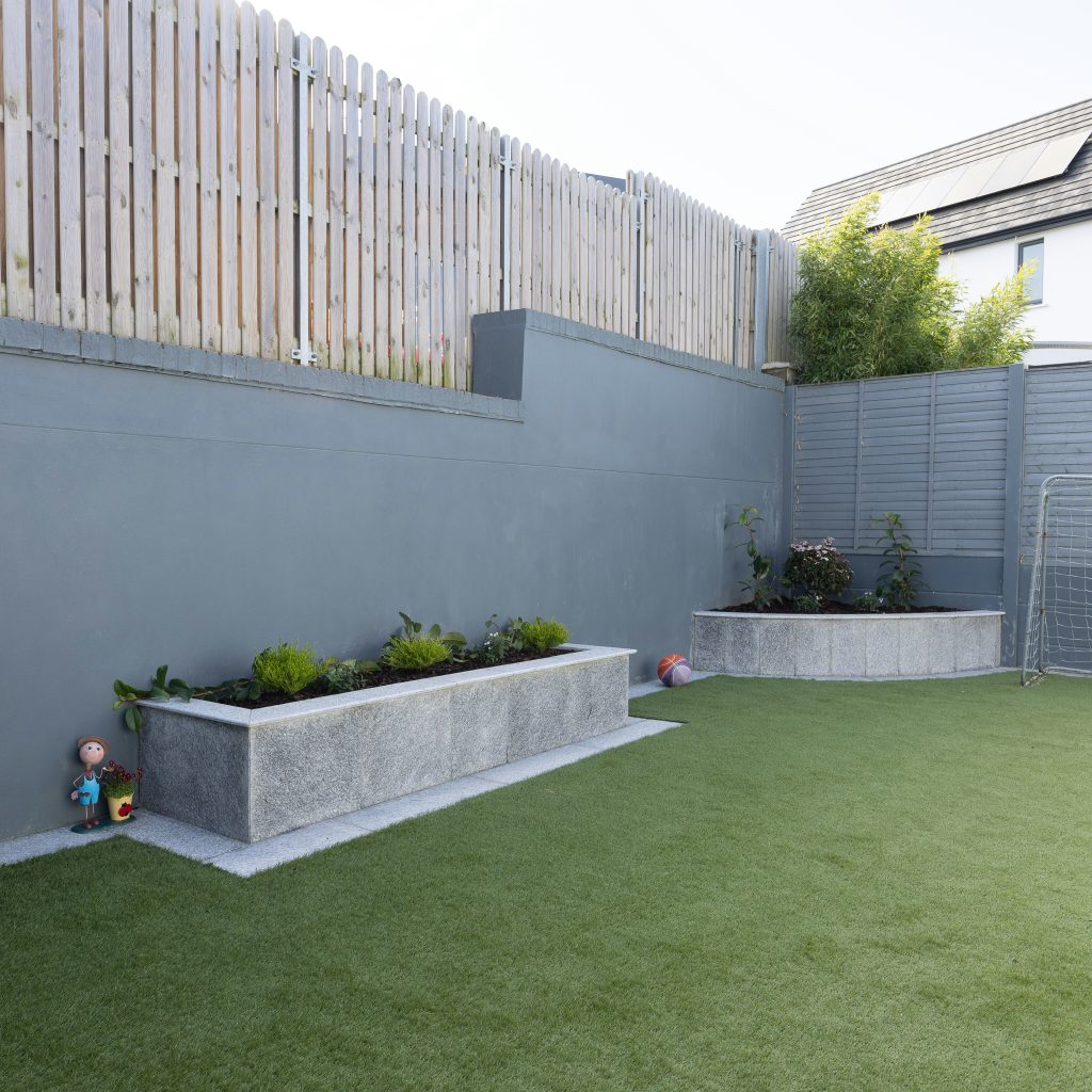 How Fencing Complements Your Hardscape 